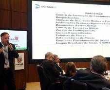 Diretor-geral do Detran, Cesar Kogut, apresenta projetos do Detran no Palácio Iguaçu