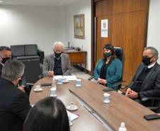 Detran-PR e vice-governador se reúnem com representantes do Sindicato dos Centros de Formação de Condutores do Paraná   
