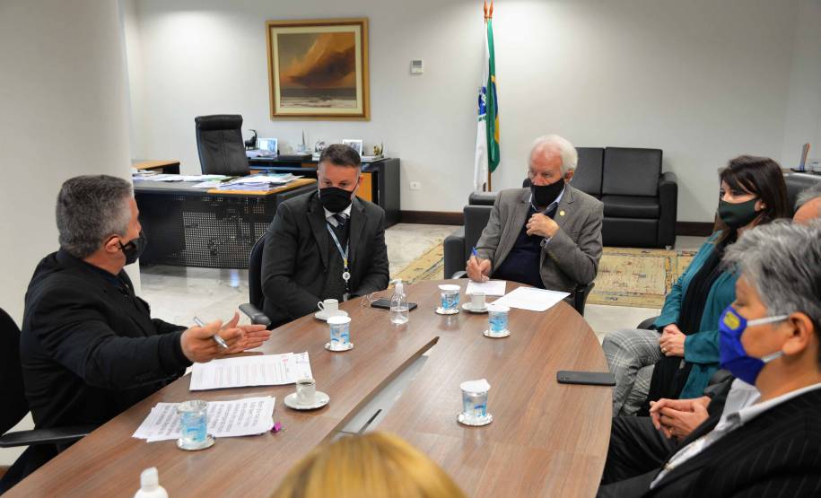 Detran-PR e vice-governador se reúnem com representantes do Sindicato dos Centros de Formação de Condutores do Paraná