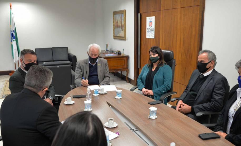 Detran-PR e vice-governador se reúnem com representantes do Sindicato dos Centros de Formação de Condutores do Paraná