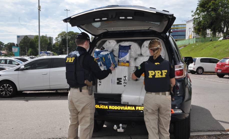 Detran-PR participa de campanha da PRF que arrecadou mais de três mil fraldas geriátricas