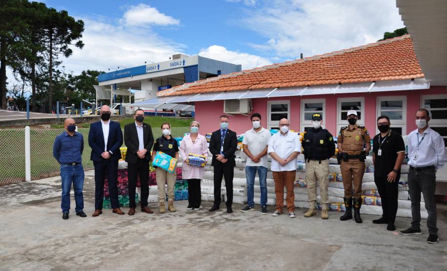 Detran-PR participa de campanha da PRF que arrecadou mais de três mil fraldas geriátricas
