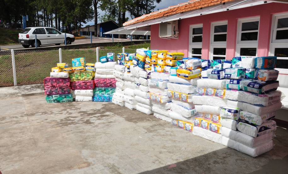 Detran-PR participa de campanha da PRF que arrecadou mais de três mil fraldas geriátricas