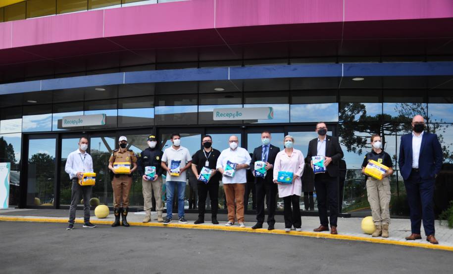 Detran-PR participa de campanha da PRF que arrecadou mais de três mil fraldas geriátricas