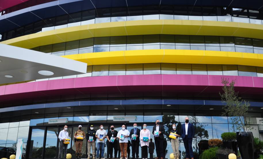 Detran-PR participa de campanha da PRF que arrecadou mais de três mil fraldas geriátricas