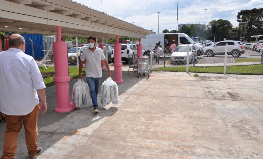 Detran-PR participa de campanha da PRF que arrecadou mais de três mil fraldas geriátricas