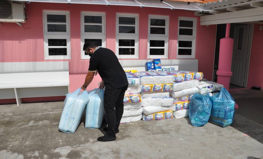 Detran-PR participa de campanha da PRF que arrecadou mais de três mil fraldas geriátricas