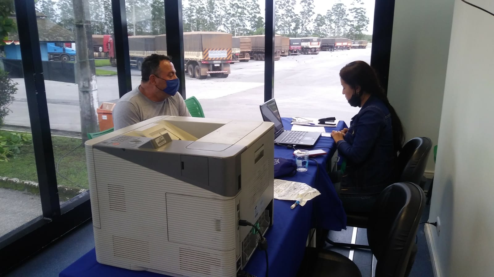 Detran-PR participa do Porto em Ação prestando serviços a caminhoneiros