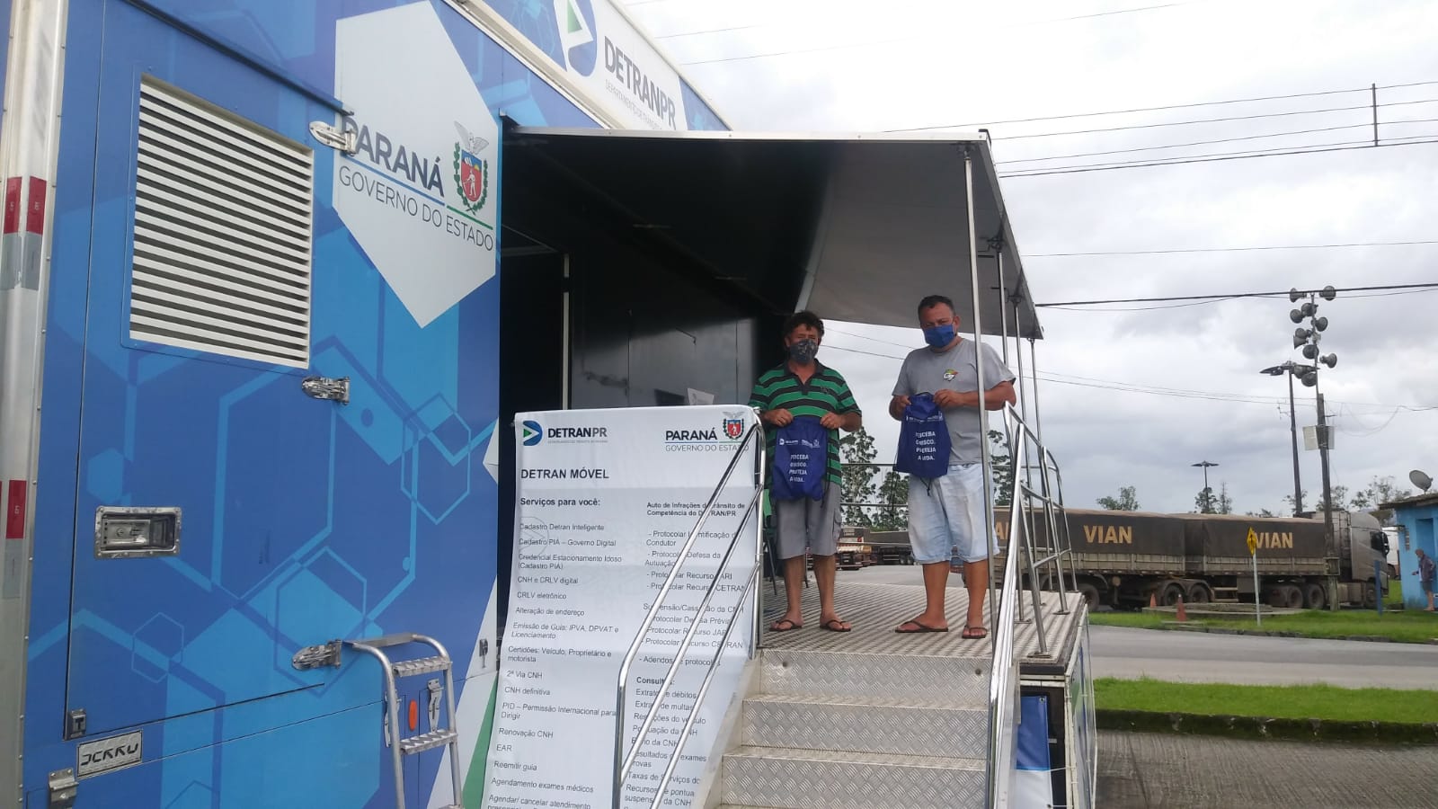 Detran-PR participa do Porto em Ação prestando serviços a caminhoneiros