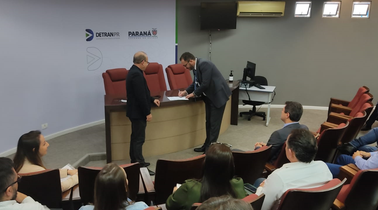 Novo diretor-geral do Detran-PR, Adriano Furtado, toma posse