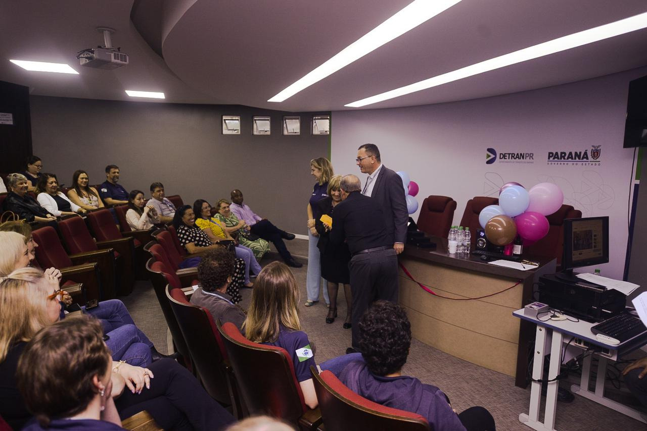 Detran-PR realiza cerimônia de homenagem ao dia do servidor público