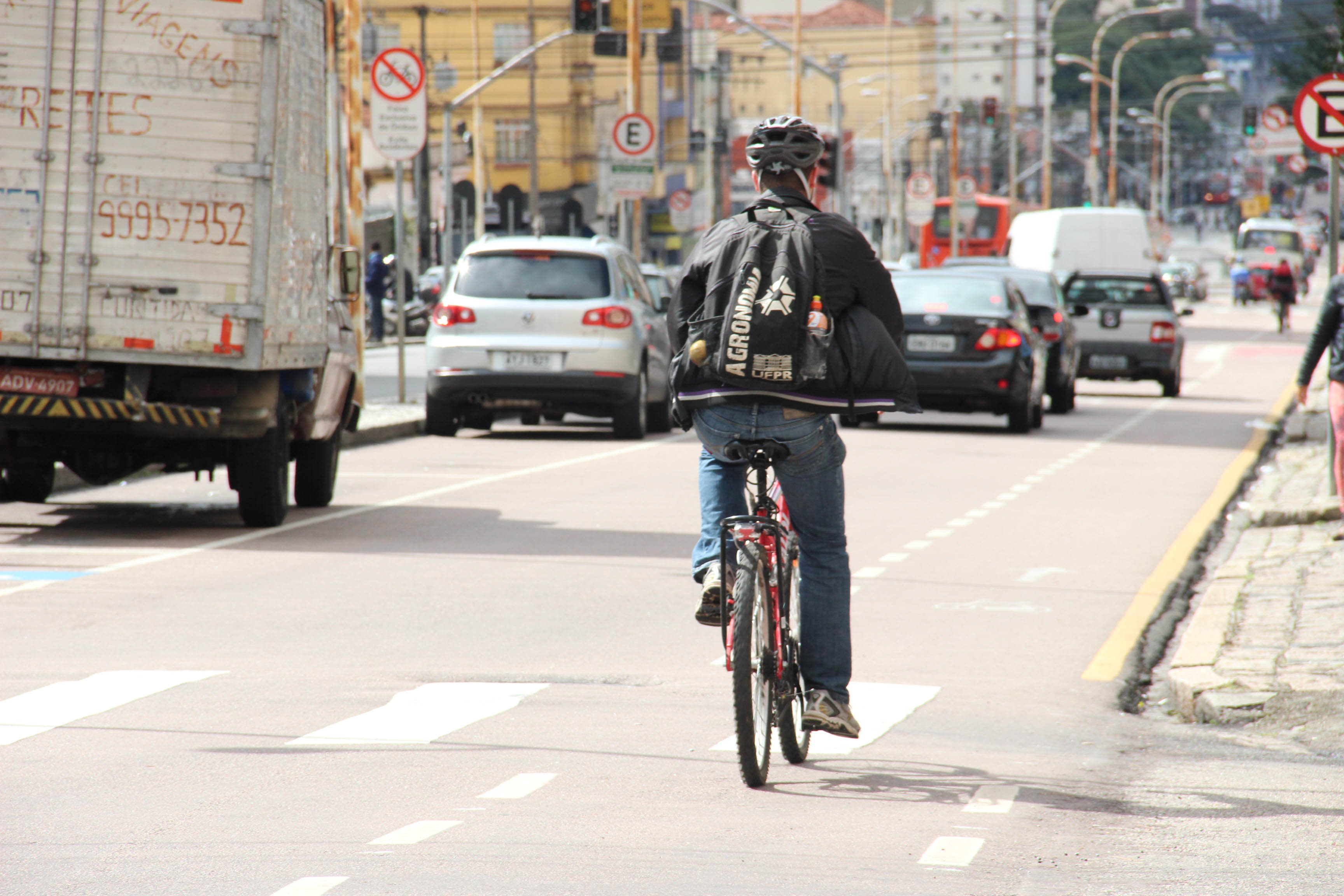 O Departamento de Trânsito do Paraná vai sediar a Assembleia Deliberativa da Federação Paranaense de Ciclismo. O evento reúne todos os dirigentes e promotores de eventos das categorias no Estado e vai definir o pré-calendário 2018.