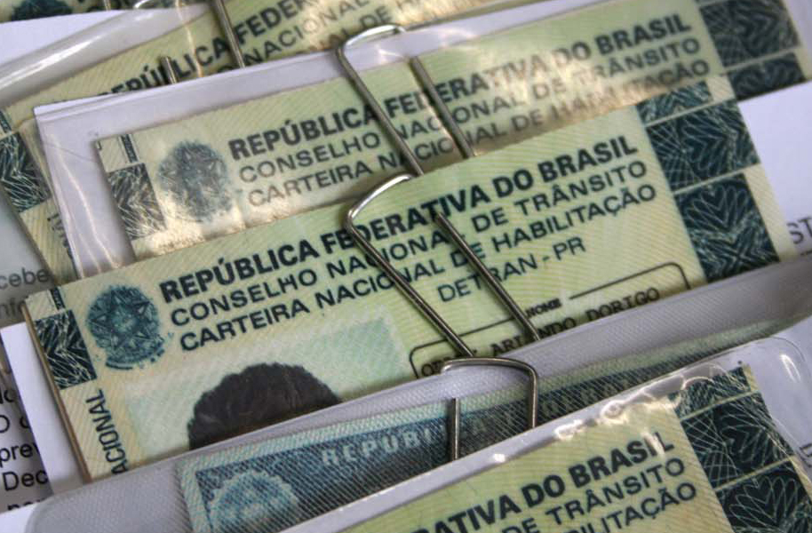 Carteira de motorista vencida gera multa e sete pontos na habilitação |  DETRAN/PR