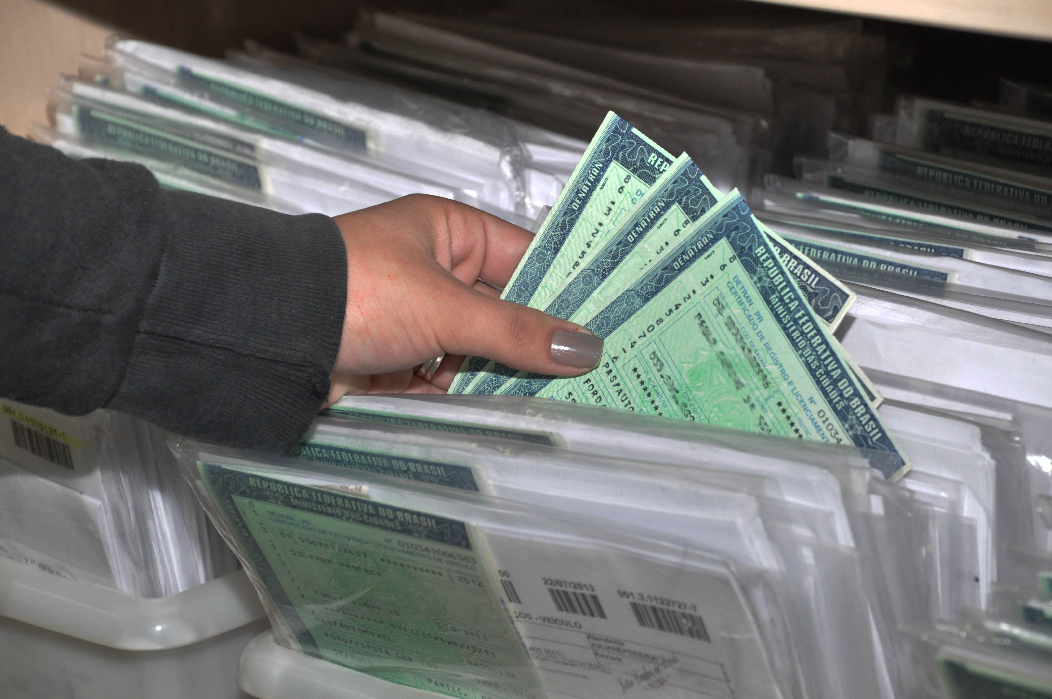 O Departamento de Trânsito do Paraná (Detran) inicia nesta segunda-feira (5) o envio de guias de recolhimento do licenciamento anual de veículos. 