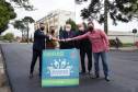 Prefeito de Curitiba visita obra de revitalização asfáltica em torno a sede do Detran-PR 