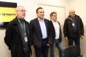 O Departamento de Trânsito do Paraná (Detran) recebeu nesta sexta-feira (14), em Curitiba, o deputado federal Hugo Leal. No encontro foram apresentadas as áreas estratégicas da autarquia que atuam para um melhor atendimento aos paranaenses e pela redução dos acidentes de trânsito. O objetivo foi permitir a troca de experiências entre os servidores e o representante da Frente Parlamentar para o Trânsito Seguro que também preside a Frente Parlamentar para a Gestão Pública.
