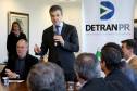 O governador Beto Richa anunciou nesta terça-feira (18), no Palácio Iguaçu, a restituição, pelo Detran-PR, de R$ 2 milhões para 25 cidades paranaenses que não estão integradas ao Sistema Nacional de Trânsito (SNT) e que não possuem adesão ao convênio de delegação para fiscalização de trânsito.Os valores são referentes a multas de trânsito de competência municipal, lavradas por agentes da autoridade de trânsito estadual. Curitiba,18/07/2017 Foto:Jaelson Lucas / ANPr