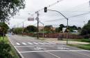 
O Departamento de Trânsito do Paraná (Detran) e a prefeitura de Curitiba lançaram nesta quarta-feira (21), um projeto piloto de implantação de espaços exclusivos para motos. A nova sinalização foi instalada nos dois sentidos da Avenida Victor Ferreira do Amaral, no bairro Tarumã, próximo à sede do Detran. 
