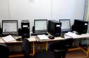 Os equipamentos que antes eram usados pelos servidores do Detran foram trocados por máquinas novas, mais adequadas às necessidades de rede e armazenamento de dados de veículos e condutores, e agora serão usados por alunos da Rede Estadual de Ensino em diferentes cidades do Paraná. 