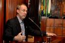 O Departamento de Trânsito do Paraná apresentou nesta quarta-feira (11), no Plenarinho da Assembleia Legislativa do Estado, o modelo de municipalização da gestão de trânsito desenvolvido pela autarquia para apoiar cidades que ainda não estão integradas ao Sistema Nacional de Trânsito. Na foto, o diretor geral do Detran, Marcos Traad. 
