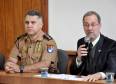 O Comandante do Bptran, Valterlei Mattos de Souza ao lado do diretor-geral do Detran, Marcos Traad, durante a abertura do encontro na Academia Policial Militar do Guatupê
