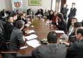 A convite do presidente da Assembleia Legislativa do Estado, deputado Valdir Rossoni, o diretor-geral do Departamento de Trânsito do Paraná, Marcos Traad, participou de uma reunião com deputados nesta quarta-feira (29) para esclarecer aos parlamentares a implantação de um novo modelo de lacre nas placas de veículos. 