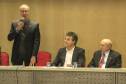 Governador Beto Richa assina a portaria que autoriza o recebimento de carteiras de habilitação suspensas em Centros de Formação de Condutores (CFCs). Participaram da solenidade: o diretor do Detran, Marcos Traad, deputado federal, Osmar Serraglio e o presidente do Sindicato das Auto Escolas do Paraná, Justino Rodrigues. Curitiba, 16-06-14. Foto: Arnaldo Alves / ANPr.