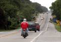 Antes de pegar a estrada no período das festas de fim de ano os motoristas precisam ficar atentos à documentação do veículo e a validade da Carteira Nacional Habilitação. Foto Jorge Woll. SETR/DER.