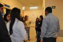 A primeira coisa que os jovens do ensino médio encontram ao chegar ao Hospital Universitário Cajuru, em Curitiba, foi um veículo destruído. Em uma ação inédita, com apoio do Departamento de Trânsito do Paraná (Detran), o hospital organiza uma visita guiada para alertar os futuros condutores sobre os riscos da imprudência no trânsito. 