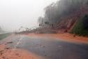 Barreira caida na BR 277, entre Paranaguá e Curitiba. Foto - Arnaldo Alves / AEN.