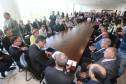 O governador Beto Richa assinou nesta terça-feira (29), em cerimônia no Palácio Iguaçu, a ordem de execução para obras de sinalização viária em mais 47 cidades paranaenses, no valor de R$ 8 milhões. Foto: Orlando Kissner/AENotícias