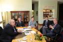 O Departamento de Trânsito do Paraná (Detran) e a prefeitura de Curitiba vão retomar as atividades conjuntas, principalmente os esforços educativos para redução de acidentes e mortes no trânsito. Uma reunião entre o diretor-geral do Detran, Marcos Traad, e o prefeito Rafael Greca, discutiu possibilidades de parcerias, como as que já acontecem entre o Governo do Estado e diversos municípios paranaenses. 
Foto: Joel Rocha/SMCS