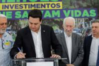 O governador Carlos Massa Ratinho Jr. anuncia investimentos de mais de R$ 100 milhões para o Detran.