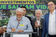 O governador Carlos Massa Ratinho Jr. anuncia investimentos de mais de R$ 100 milhões para o Detran.