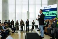 O governador Carlos Massa Ratinho Jr. anuncia investimentos de mais de R$ 100 milhões para o Detran.