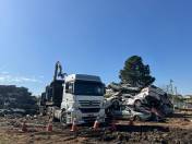 Detran-PR realiza prensagem de veículos para reciclagem