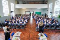 Escolas estaduais integrais do Paraná recebem material de educação para o trânsito