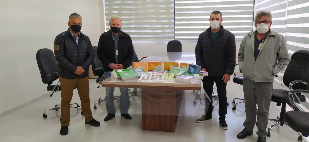 Detran entrega material educativo para os municípios de Jussara e São Tomé