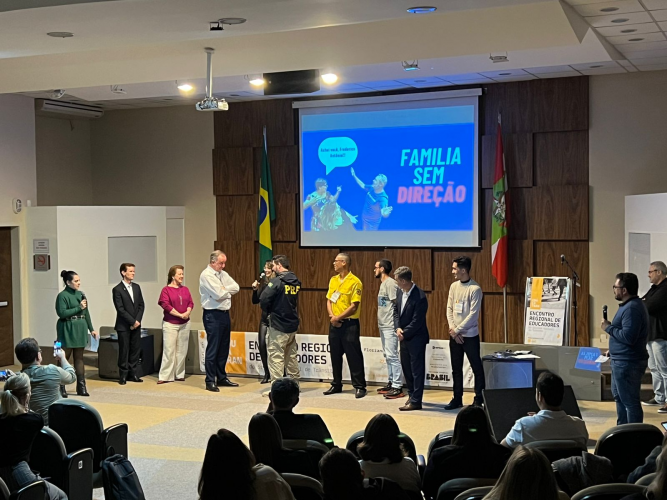 Detran-PR compartilha boas práticas de educação para o trânsito em encontro na região sul do país