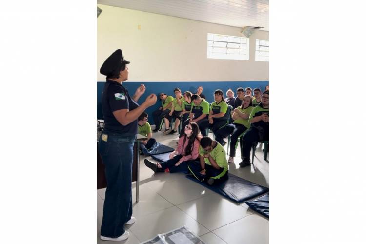 Escola de trânsito do Detran-PR promove palestra para alunos da educação especial
