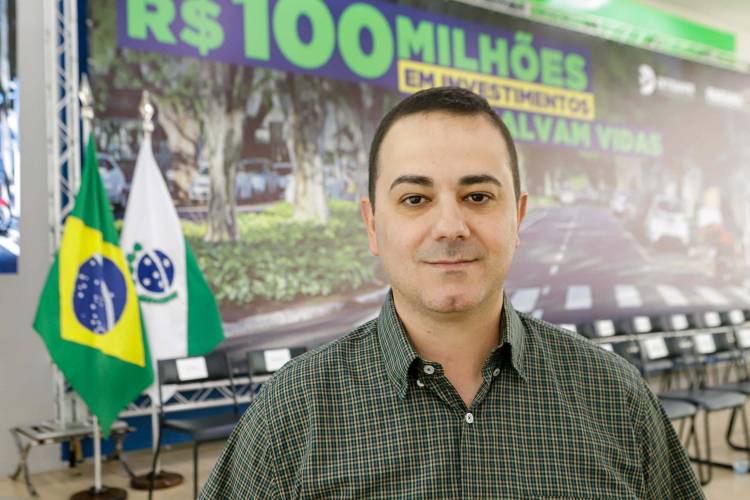 O governador Carlos Massa Ratinho Jr. anuncia investimentos de mais de R$ 100 milhões para o Detran.