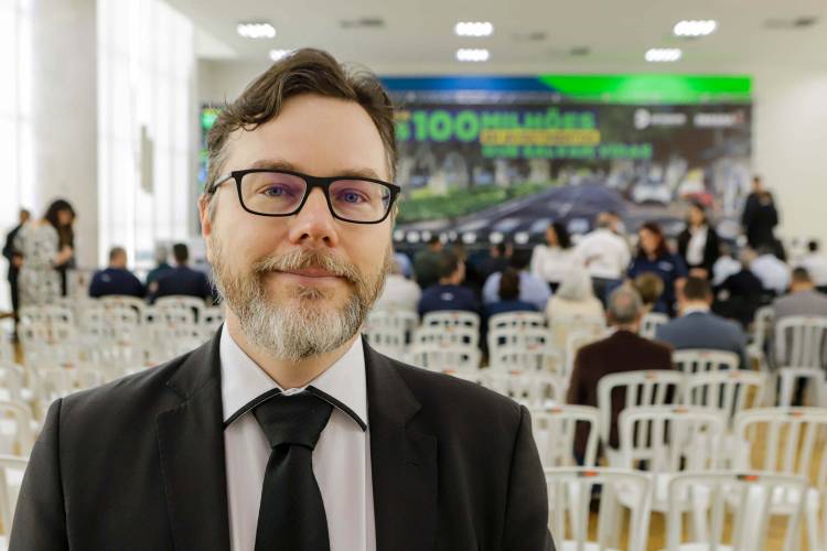 O governador Carlos Massa Ratinho Jr. anuncia investimentos de mais de R$ 100 milhões para o Detran.