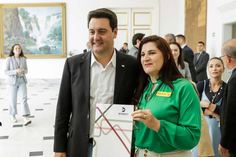 O governador Carlos Massa Ratinho Jr. anuncia investimentos de mais de R$ 100 milhões para o Detran.