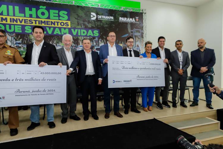 O governador Carlos Massa Ratinho Jr. anuncia investimentos de mais de R$ 100 milhões para o Detran.