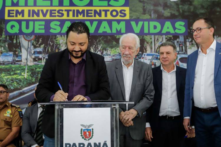 O governador Carlos Massa Ratinho Jr. anuncia investimentos de mais de R$ 100 milhões para o Detran.