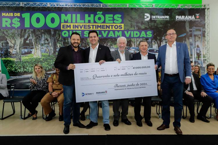 O governador Carlos Massa Ratinho Jr. anuncia investimentos de mais de R$ 100 milhões para o Detran.