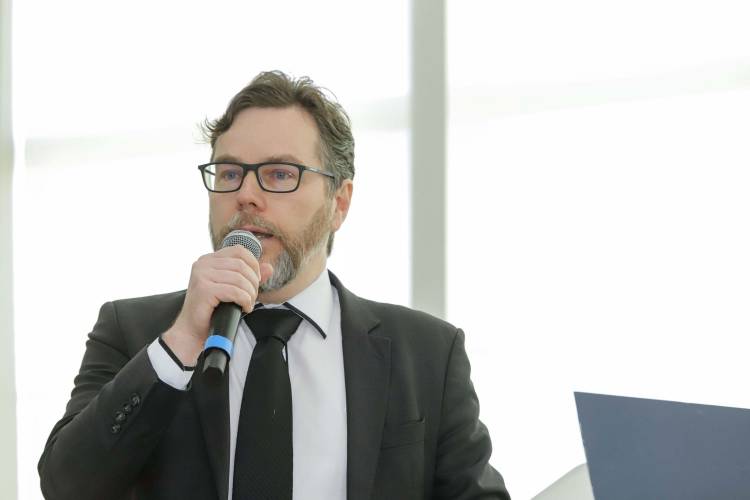 O governador Carlos Massa Ratinho Jr. anuncia investimentos de mais de R$ 100 milhões para o Detran.