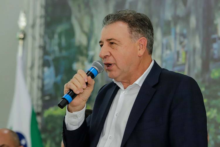 O governador Carlos Massa Ratinho Jr. anuncia investimentos de mais de R$ 100 milhões para o Detran.