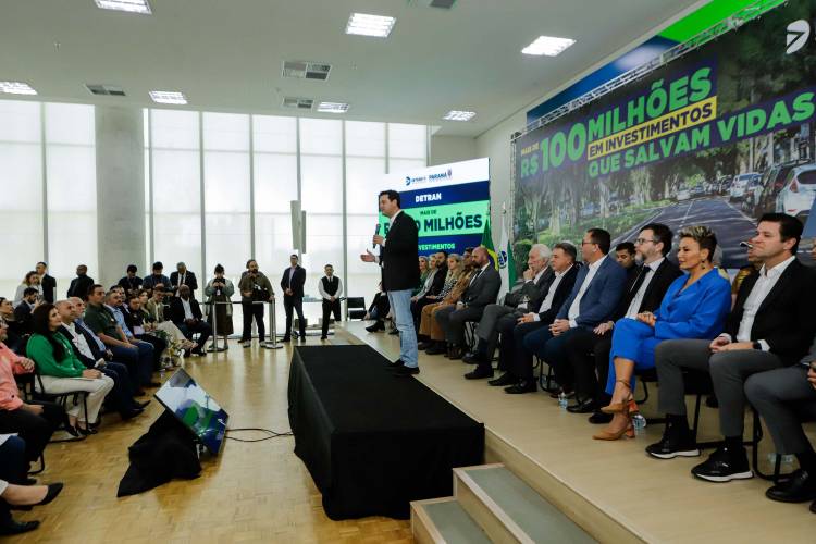 O governador Carlos Massa Ratinho Jr. anuncia investimentos de mais de R$ 100 milhões para o Detran.