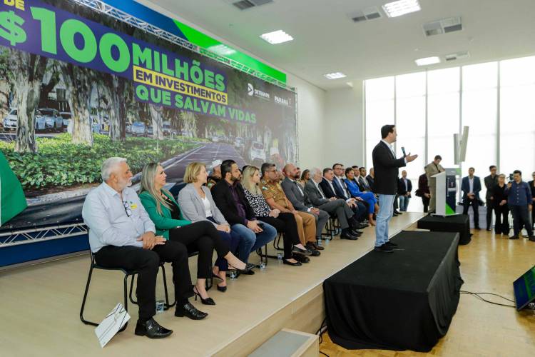 O governador Carlos Massa Ratinho Jr. anuncia investimentos de mais de R$ 100 milhões para o Detran.